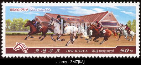 2020 Nordkorea-Stempel. Architektur. Mirim Riding Club Stockfoto