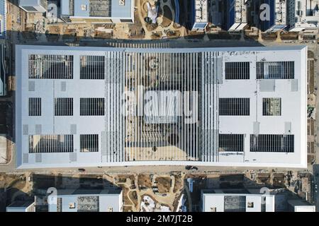 HANGZHOU, CHINA - 10. JANUAR 2023 - eine Luftaufnahme zeigt das Bauprojekt der China-France Aviation University im Nordwesten von Hangzhou, capi Stockfoto