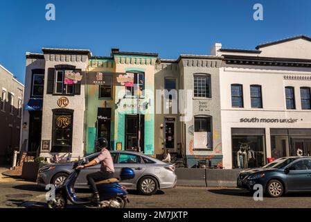 Trendige Geschäfte in der Wisconsin Avenue im gehobenen Georgetown, einem historischen Viertel, und dem Handels- und Unterhaltungsviertel in Washington, D.C., USA Stockfoto