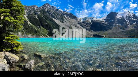 Ein wunderschöner Blick auf den Lower Joffre Lake in British Columbia, Kanada. Stockfoto