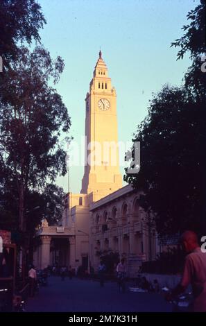 Husainabad Clock Tower ist ein Uhrenturm in der Stadt Lucknow in Indien. Es wurde 1881 vom Hussainabad Trust errichtet. Husainabad Clock Tower ist ein Uhrenturm in der Stadt Lucknow. Es wurde 1881 von Nawab Nasir-ud-DIN Haider zur Ankunft von Sir George erbaut Stockfoto