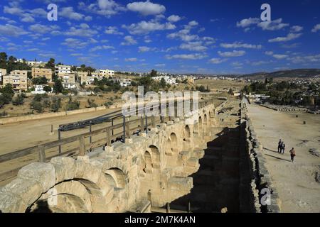 Blick über die Hippodrome Pferderennbahn in Jerash City, Jordanien, Naher Osten Stockfoto