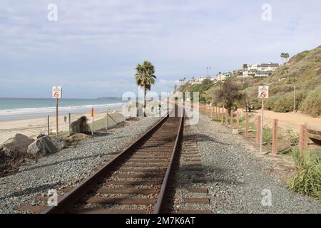 Eisenbahnstrecke an der Küste in San Clemente, Kalifornien, USA Stockfoto