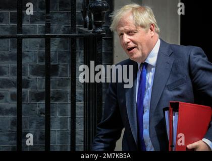 Boris Johnson, Abgeordneter des britischen Premierministers, lächelt selbstbewusst in der Downing Street, Westminster, London, England Stockfoto