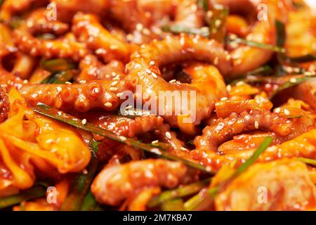Scharfer, gebratener Tintenfisch, koreanisches Essen Stockfoto