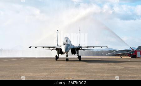 Omitama, Japan. 10. Januar 2023. Vier indische Luftwaffe Su-30 MKI Flanker-H treffen am Dienstag, den 10. Januar 2023, am Hyakuri Air Base in der Präfektur Ibaraki in Japan ein. Die indische Luftwaffe Su-30 MKI, das Transportflugzeug C-17 Globemaster und der Lufttanker IL-78 nehmen am 12. Bis 26. Januar in Japan an der gemeinsamen Übung „Veer Guardian“ der Japan Air Self Defense Force und der India Air Force Teil. Foto: Keizo Mori/UPI Credit: UPI/Alamy Live News Stockfoto