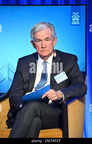 Stockholm, Schweden. 10. Januar 2023. Jerome H. Powell, Vorsitzender des Board of Governors des Federal Reserve System, nimmt am Dienstag, den 10. Januar 2023, an einem Panel während eines Zentralbanksymposiums im Grand Hotel in Stockholm Teil. Hochrangige Zentralbankbeamte und prominente Wissenschaftler nahmen an vier Gremien Teil, die sich mit der Unabhängigkeit der Zentralbank aus verschiedenen Blickwinkeln befassen: Klima, Zahlungen, Mandate und globale Politikkoordinierung. Foto: Claudio Bresciani/TT/code10090 ***SCHWEDEN AUS*** Kredit: TT News Agency/Alamy Live News Stockfoto