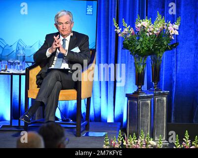 Stockholm, Schweden. 10. Januar 2023. Jerome H. Powell, Vorsitzender des Board of Governors des Federal Reserve System, nimmt am Dienstag, den 10. Januar 2023, an einem Panel während eines Zentralbanksymposiums im Grand Hotel in Stockholm Teil. Hochrangige Zentralbankbeamte und prominente Wissenschaftler nahmen an vier Gremien Teil, die sich mit der Unabhängigkeit der Zentralbank aus verschiedenen Blickwinkeln befassen: Klima, Zahlungen, Mandate und globale Politikkoordinierung. Foto: Claudio Bresciani/TT/code10090 ***SCHWEDEN AUS*** Kredit: TT News Agency/Alamy Live News Stockfoto