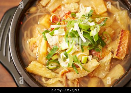 Bohnen-Sprout und getrocknete Pollack-Kater-Suppe Stockfoto
