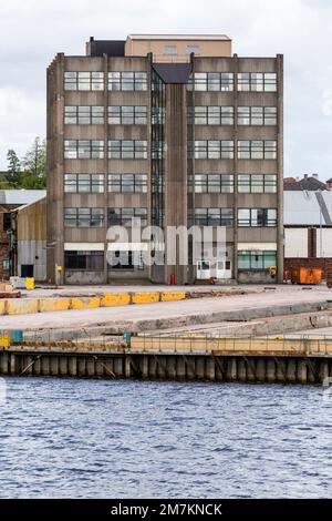 Ein Bürogebäude, abgerissen, in BAE Systems Shipyard, South Street, Scotstoun, Glasgow, Schottland, UK Stockfoto