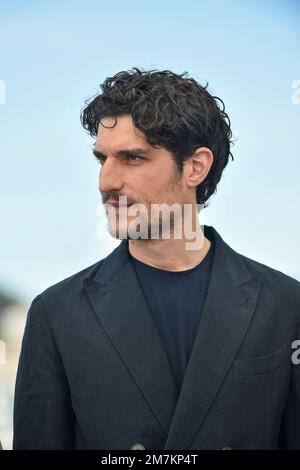 Schauspieler Louis Garrel, der anlässlich des Filmfestivals in Cannes am 24. Mai beim Fototermin des Films "The Innocent" (französischer Film "L'Innocent") posierte; Stockfoto