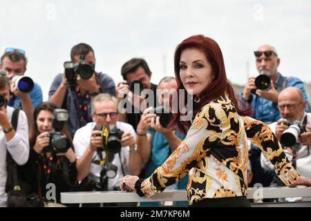 Priscilla Presley posierte während des Fotogesprächs des Films „Elvis“ anlässlich des Filmfestivals in Cannes am 26. Mai 2022 Stockfoto