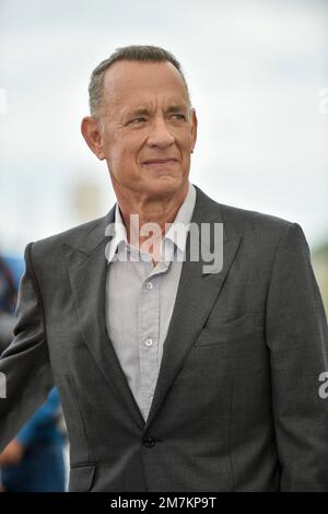 Schauspieler Tom Hanks, der während des Fotogesprächs des Films „Elvis“ anlässlich des Filmfestivals in Cannes am 26. Mai 2022 posierte Stockfoto