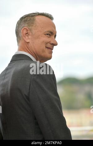 Schauspieler Tom Hanks, der während des Fotogesprächs des Films „Elvis“ anlässlich des Filmfestivals in Cannes am 26. Mai 2022 posierte Stockfoto