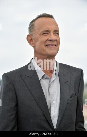 Schauspieler Tom Hanks, der während des Fotogesprächs des Films „Elvis“ anlässlich des Filmfestivals in Cannes am 26. Mai 2022 posierte Stockfoto