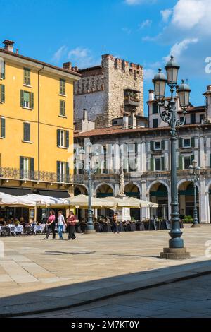 Brescia piazza, Blick im Sommer auf historische Gebäude auf der Piazza della Loggia im malerischen Zentrum der Stadt Brescia, Lombardei, Italien Stockfoto