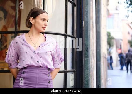 Madrid, Spanien. 10. Januar 2023. Schauspielerin Veronica Echegui posiert während der Porträtveranstaltung im Mistral Bookshop in Madrid. Kredit: SOPA Images Limited/Alamy Live News Stockfoto