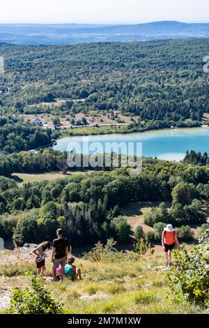 La Chaux-du-Dombief (Zentralöstfrankreich): Ilay-See vom „Belvedere des Quatre Lacs“ (vier Seen Belvedere) auf dem mou „Pic de l’Aigle“ aus gesehen Stockfoto