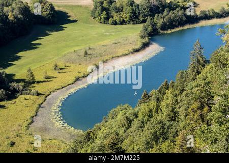 La Chaux-du-Dombief (Mittelfrankreich): See Petit Maclu vom Pfad zum „Belvedere des Quatre Lacs“ (vier Seen Belvedere) Stockfoto