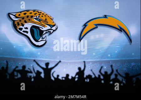 JACKSONVILLE, USA, 10. JANUAR 2023: Los Angeles Chargers vs. Jacksonville Jaguars. NFL Wild Card Round 2023, Silhouette von Fans, die das Team A unterstützen Stockfoto