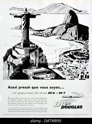 Oldtimer- oder Altanzeige, Werbung, Publicity oder Illustration für DC-6 und DC-7 Douglas Aircraft Company Werbung 1956. Illustriert mit einem Bild von Rio de Janeiro, mit Christus dem Erlöser und Botafogo Bay, Brasilien. Stockfoto