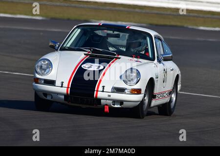 Andrew Walton, Porsche 911, Masters Historic Racing, International Trophy for Classic GT Cars Pre ’66, ein fünfzigminütiges Rennen mit obligatorischer Pitstop A. Stockfoto