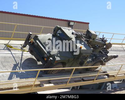 Dies ist einer der vielen Tests, die Hawkeye im Yuma Test Center am Yuma Proving Ground durchlaufen hat. (Geliehenes Foto) Stockfoto