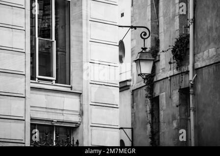 Paris, Frankreich - 27 2022. Dez.: Blick auf die Straße im Quartier Latin von Paris Stockfoto