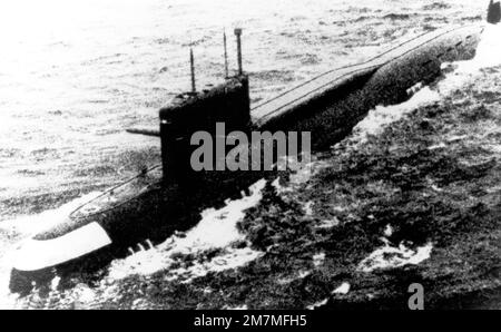 Ein Backbord-Bug-Blick auf ein U-Boot der sowjetischen Yankee-Klasse. Land: Unbekannt Stockfoto