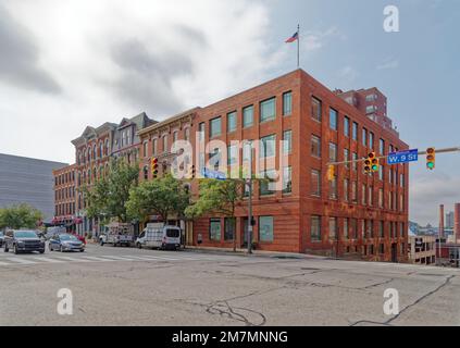 W 9. Street, links nach rechts: Glaser Brothers Bldg.; Crittenden Bldg.; Hart Bldg.; 1370 West 9. Street; Gray’s Block / Lorenzo Carter Bldg. Stockfoto