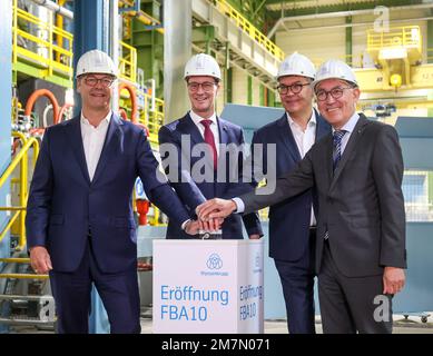 Thyssenkrupp Steel, Steel Coils in FBA10 Hot-Dip Coating Line 10, Dortmund, Nordrhein-Westfalen, Deutschland Stockfoto