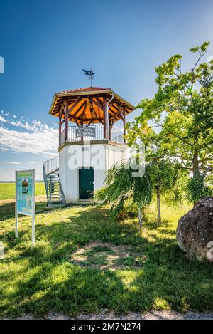 Königstuhl nahe Lörzweiler / Rheinhessen, an diesem Ort wurde das Salian Konrad der Ältere während eines Treffens der Fürsten des Reiches im Jahr 1024 zum Kaiser gewählt. Stockfoto