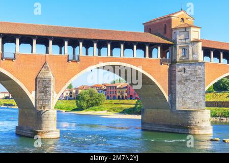 Ponte Coperto (überdachte Brücke), Pavia, Lombardei, Italien Stockfoto