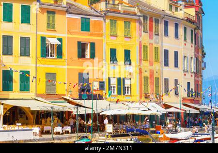 Blick auf das historische Viertel und den Hafen, Portofino, Ligurien, Italien Stockfoto