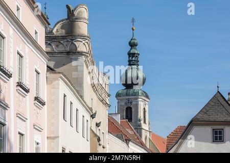 Blick vom Schürerplatz auf die Gemeindekirche St. Nicholas, Altstadt, Bezirk Stein an der Donau, Krems an der Donau, Wachau, Niederösterreich, Österreich Stockfoto