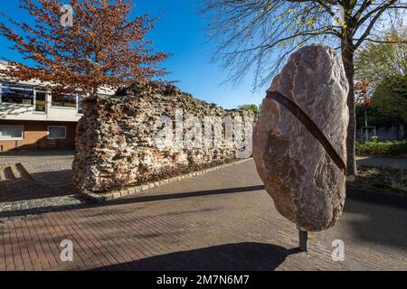 Deutschland, Vreden, Berkel, Westmünsterland, Münsterland, Westfalen, Nordrhein-Westfalen, Überreste der Stadtmauer am Rathaus, ehemaliges Fürstenbischof-Schloss Vreden Stockfoto