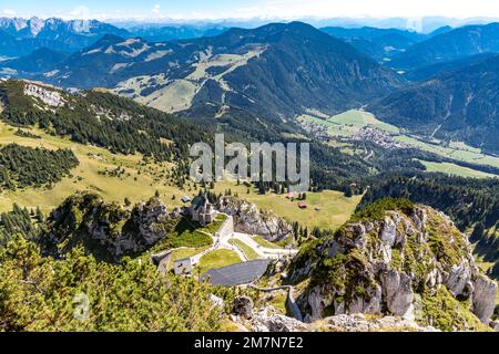 Blick vom Wendelsteingipfel auf die Berglandschaft, Wendelsteinkirche, Wendelstein, 1838 m, Bayrischzell, Sudelfeld, Wilder Kaiser, Glocknergruppe, Hohe Tauern, Oberbayern, Bayern, Deutschland, Europa Stockfoto