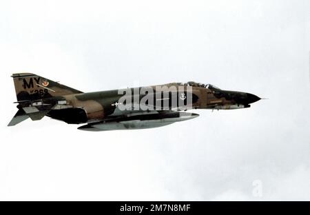 Air-to-Air-Ansicht eines F-4E Phantom II Flugzeugs vom taktischen Kampfflugflügel 347. während der US Southern Command Kanalverteidigungsübung Black Fury II Einheiten der Armee, der Marine und der Luftwaffe nehmen an der Übung Teil. Basis: Panamakanal: Panama (PAN) Stockfoto