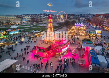 Deutschland, Baden-Württemberg, Stuttgart, Schlossplatz, Stuttgarter Weihnachtsmarkt 2022 Stockfoto