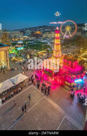 Deutschland, Baden-Württemberg, Stuttgart, Schlossplatz, Stuttgarter Weihnachtsmarkt 2022 Stockfoto