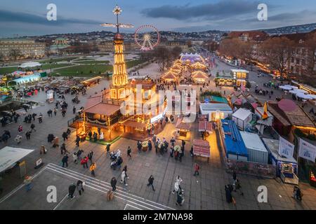 Deutschland, Baden-Württemberg, Stuttgart, Schlossplatz, Stuttgarter Weihnachtsmarkt 2022 Stockfoto