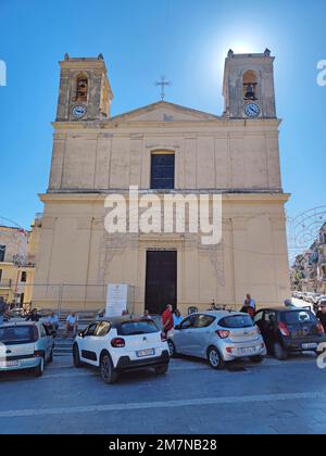 Pfarrkirche auf der Piazza Garibaldi von Campofelice di Roccella Sizilien Stockfoto