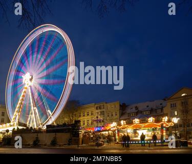 Riesenrad auf dem Koberg in Lübeck zur Weihnachtszeit, Schleswig-Holstein, Deutschland Stockfoto