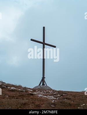 Kreuz, Gipfelkreuz, Chasseral, Berner Jura, Kanton Bern, Die Schweiz Stockfoto