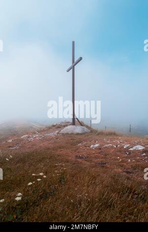 Kreuz, Gipfelkreuz, Chasseral, Berner Jura, Kanton Bern, Die Schweiz Stockfoto