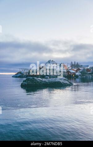 Nusfjord, abendliche Atmosphäre, Fischerdorf, Lofoten, Nordland, Norwegen Stockfoto
