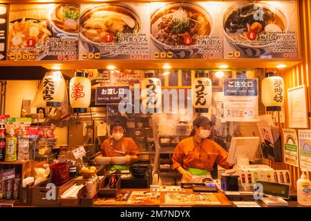 Japan, Honshu, Tokio, Internationaler Flughafen Haneda, Abflugbereich, Selbstbedienungsrestaurant Noodle Stockfoto