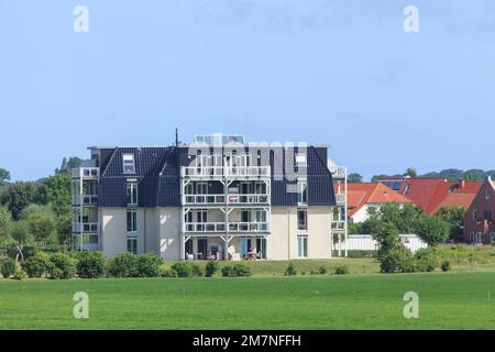 Ehemaliges Hotel Deichgraf, heute Haus Upleven, Zentrum für Entspannung, Meditation und Yoga, Wremen, Niedersachsen, Deutschland, Europa Stockfoto