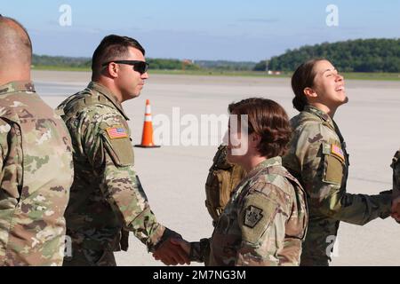 USA Soldaten mit 1. Staffel, 104. Kavallerie-Regiment, 2. Infanterie-Brigaden-Kampfteam kommen nach einem einjährigen Einsatz in Ägypten als Teil der Multinational Force & Observators und der Task Force Sinai nach Hause. Stockfoto