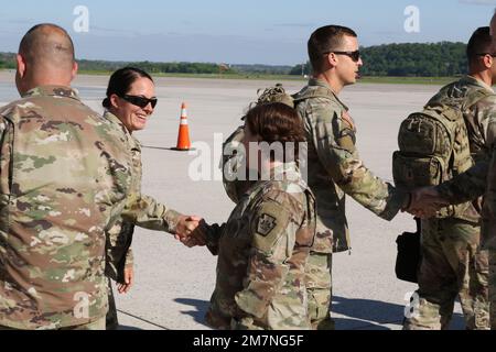 USA Soldaten mit 1. Staffel, 104. Kavallerie-Regiment, 2. Infanterie-Brigaden-Kampfteam kommen nach einem einjährigen Einsatz in Ägypten als Teil der Multinational Force & Observators und der Task Force Sinai nach Hause. Stockfoto